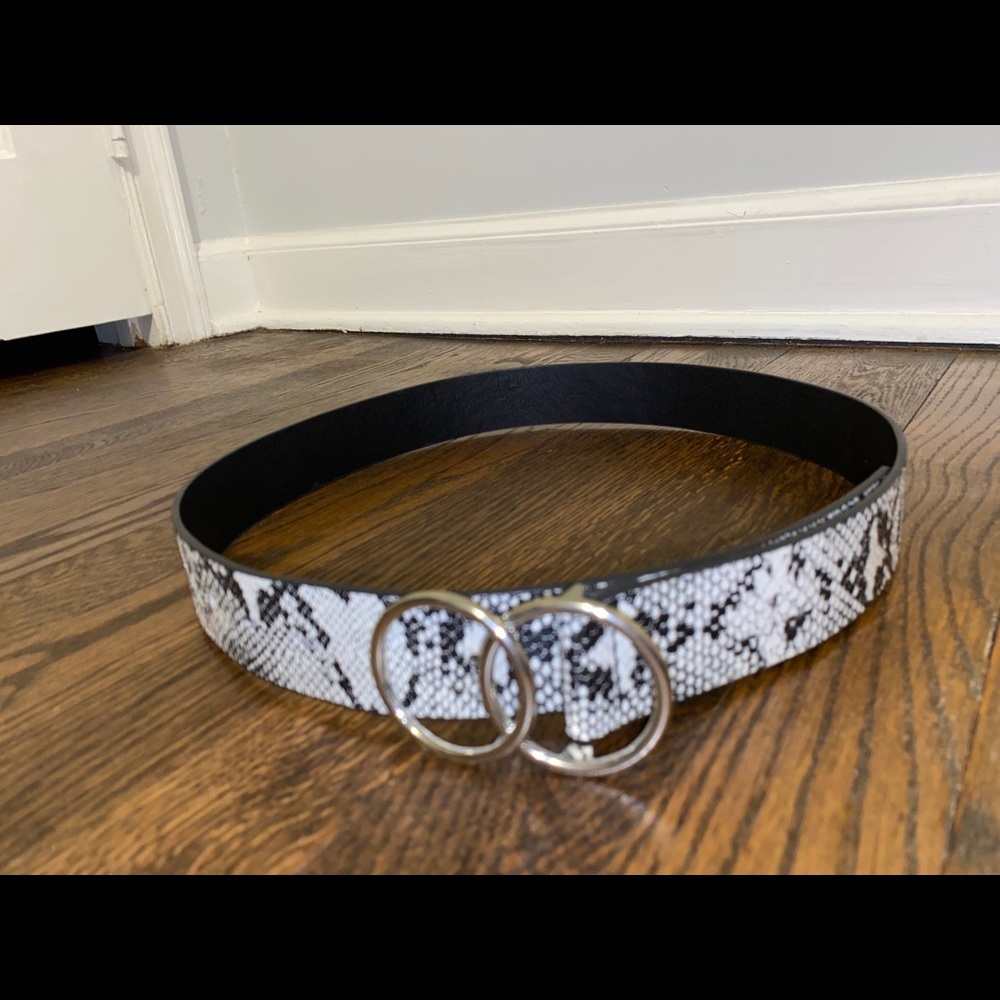 Snake print white and black belt with sliver clasp